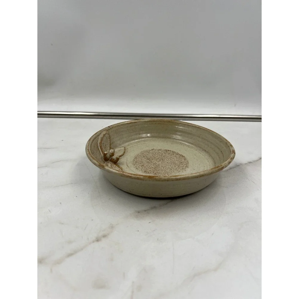 Lynne Killion Studio Pottery Garlic Grater Bowl Handcrafted Stoneware Cream Leaf
